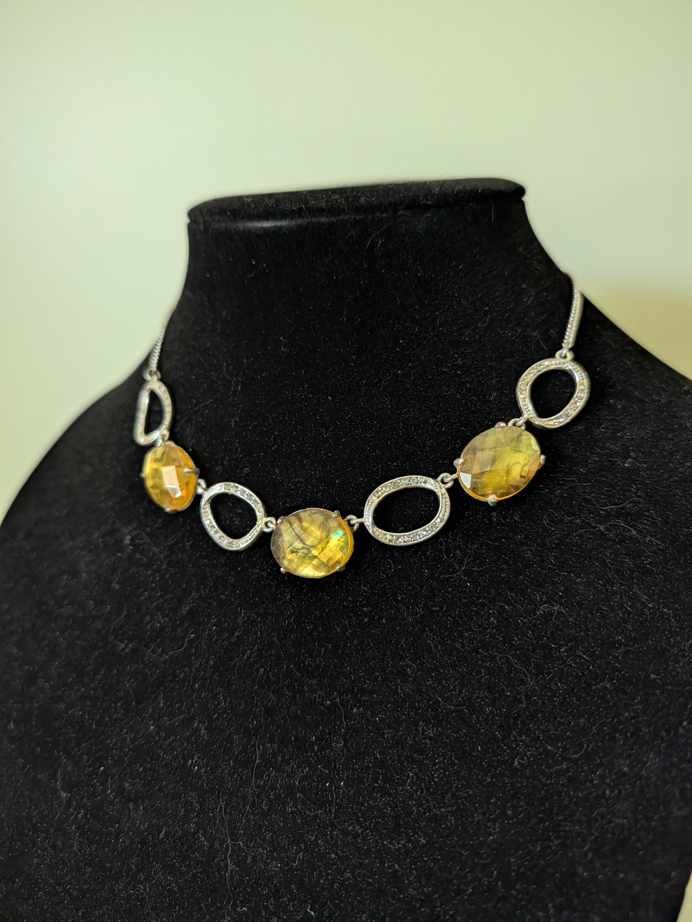 Yellow Gemstone and Silvertone Oval Link Necklace